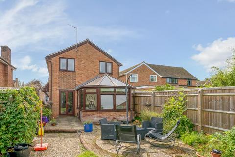 102 Early Road, Witney, OX28 1EU