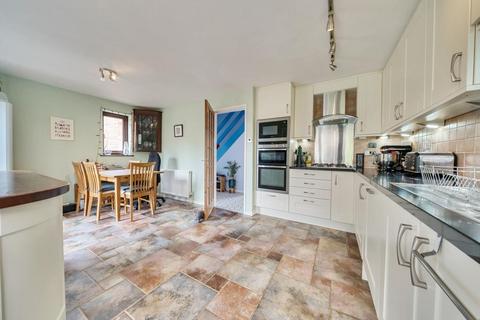 102 Early Road, Witney, OX28 1EU