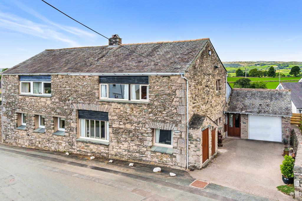 Dalton Lodge, Oxenholme Lane, Natland, LA9 7QH 3 bed semidetached