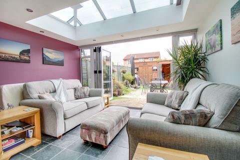 11 Cleasby Close, Westlea, Swindon, SN5 7AE