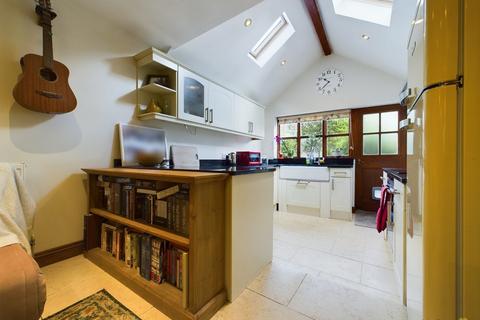 24 Cornmill Lane, Tutbury, Burton-on-trent, DE13 9HA