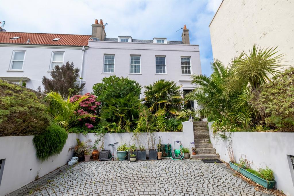 Mount Durand, St. Peter Port, Guernsey 5 bed semidetached house for