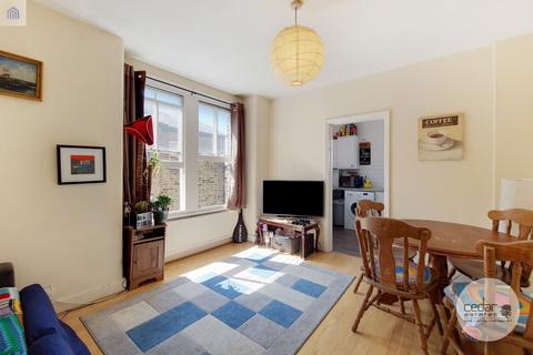 3 bedroom flat to rent, Mazenod Avenue, West Hampstead NW6
