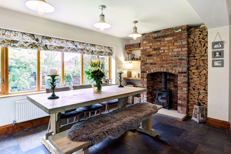 Living dining...
