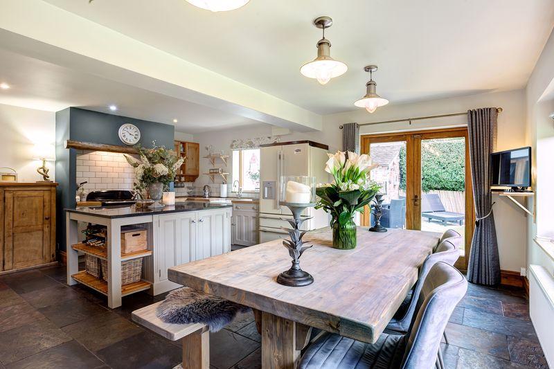 Living dining...