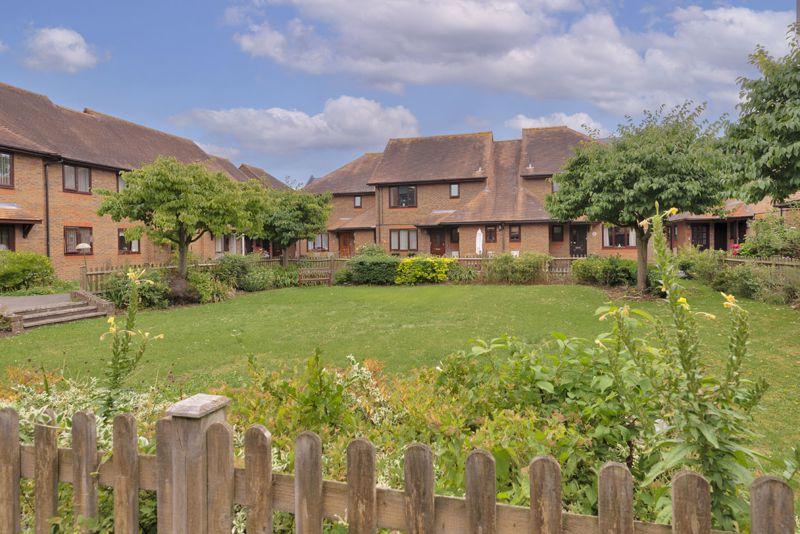 Riverside Court, Lyons Crescent, Tonbridge, TN9 1EZ 2 bed ground floor