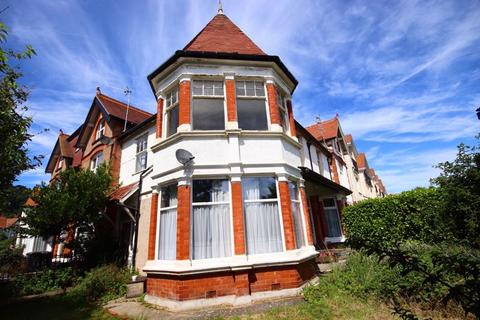 3 bedroom apartment for sale - St Andrews Place, Llandudno