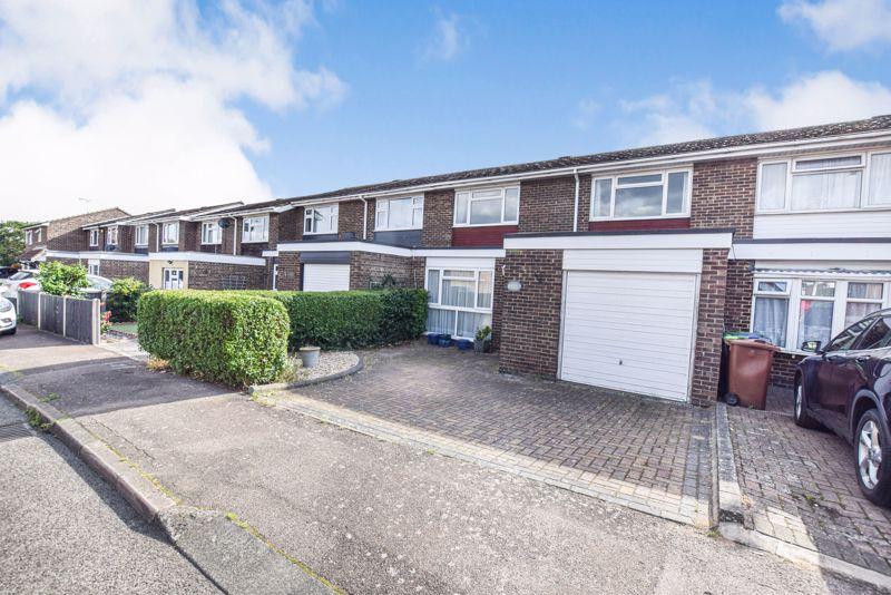 Silvertown Avenue, StanfordLeHope 3 bed terraced house for sale £