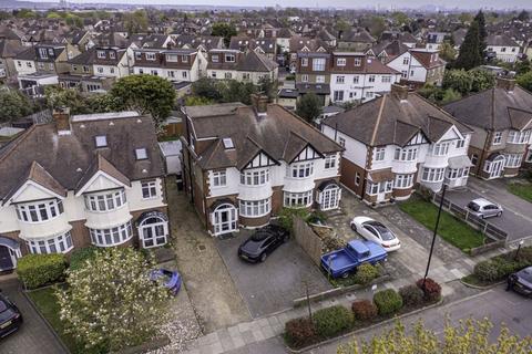 4 bedroom semi-detached house to rent, Willow Road, Enfield