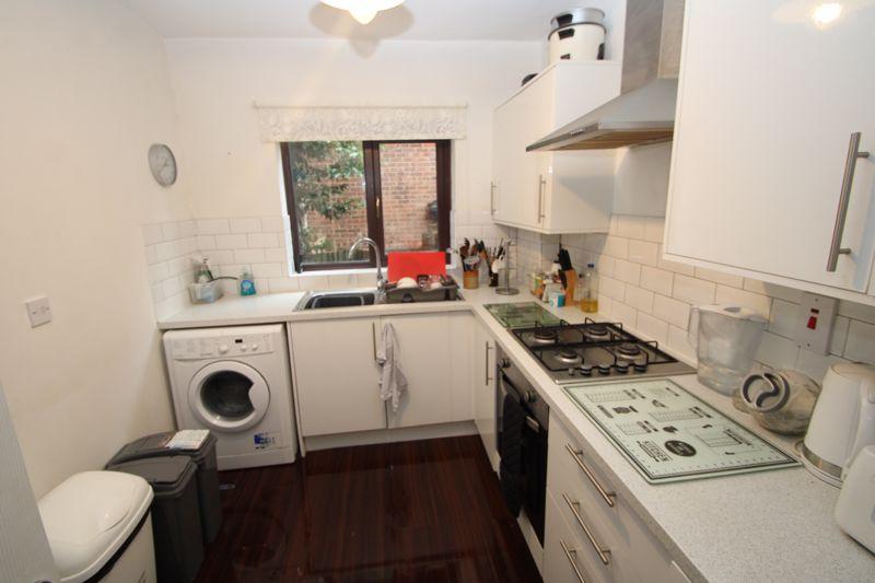 Carrington Road, High HP12 1 bed ground floor flat for sale £