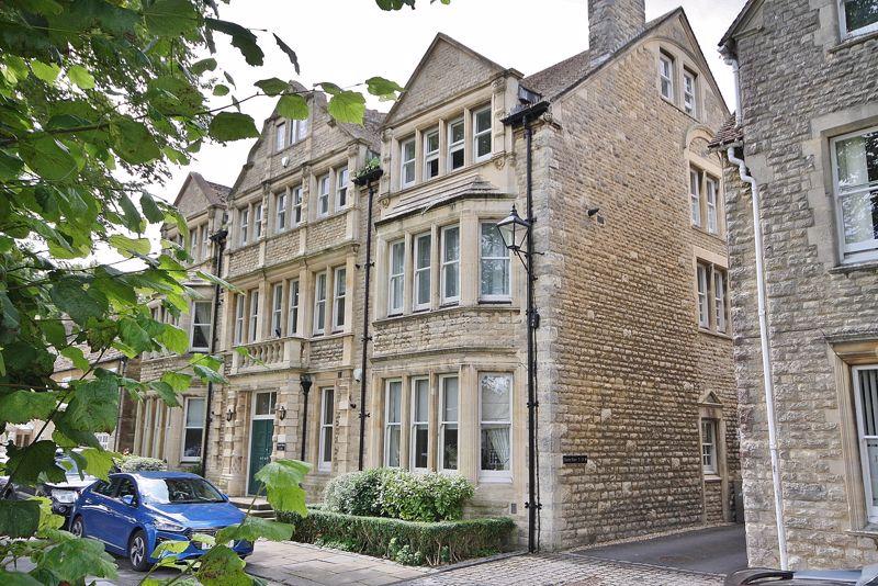 CHARTER PLACE, Church Green, Witney OX28 4BR 2 bed apartment for sale