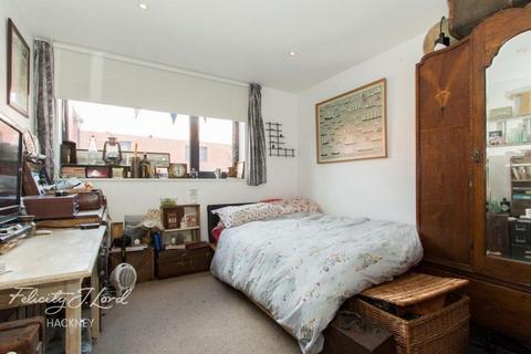 3 bedroom apartment to rent, Shacklewell Lane, Hackney