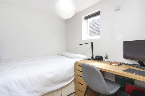 3 bedroom apartment to rent, Frithville Gardens, London, W12