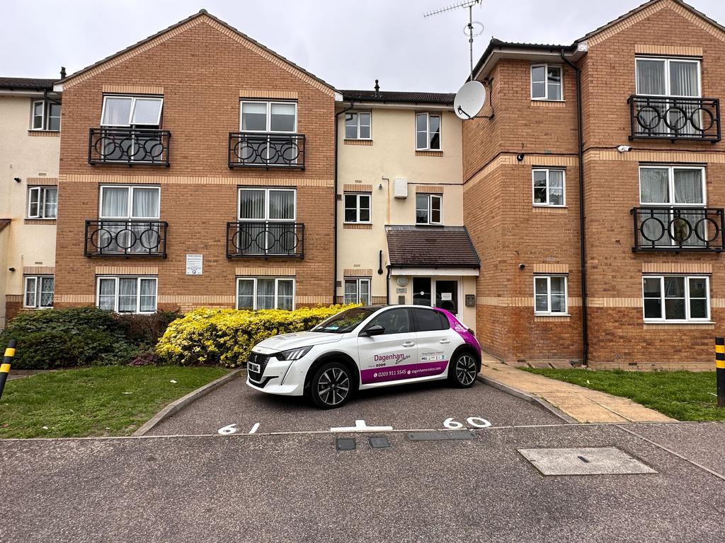 Friars Close, Ilford 2 bed flat £1,700 pcm (£392 pw)