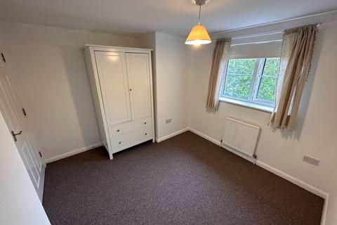 2 bedroom flat to rent, Friars Close, Ilford