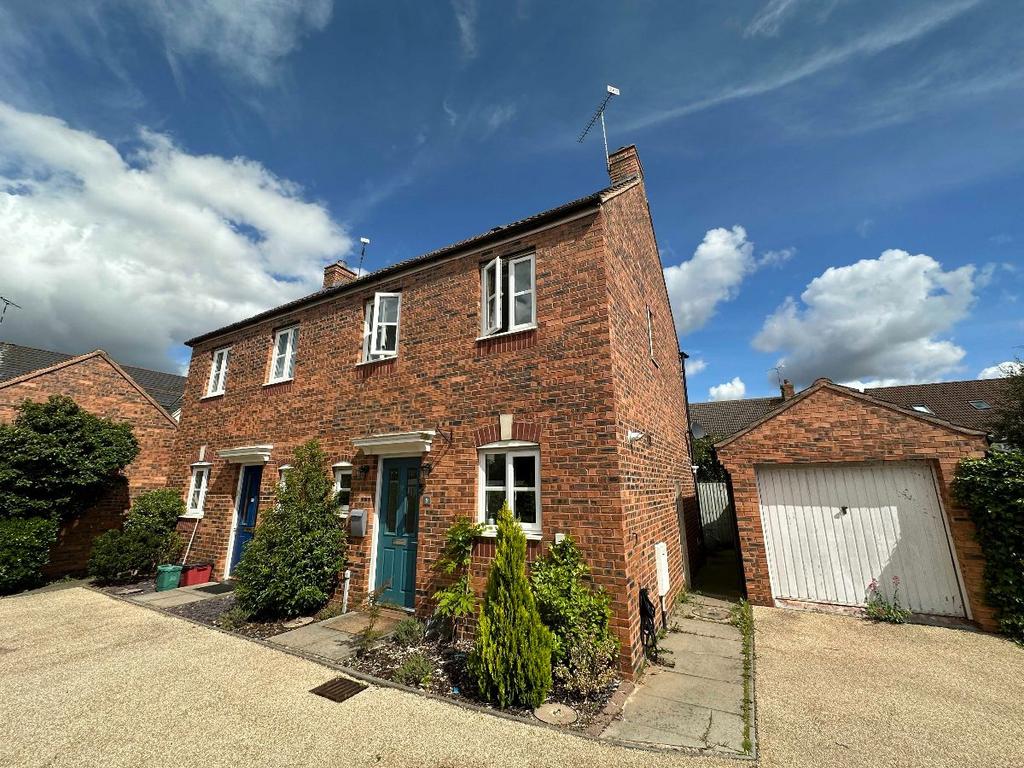 Lynnon Field, Chase Meadow, Warwick 2 bed semidetached house for sale