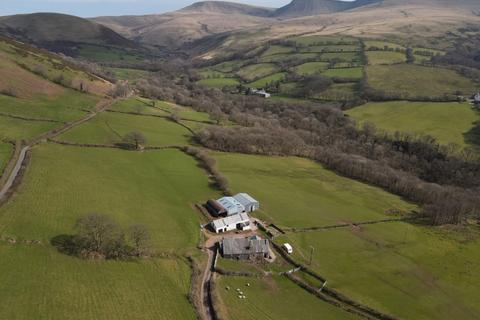 4 bedroom property with land for sale - Llanddeusant, Llangadog, SA19