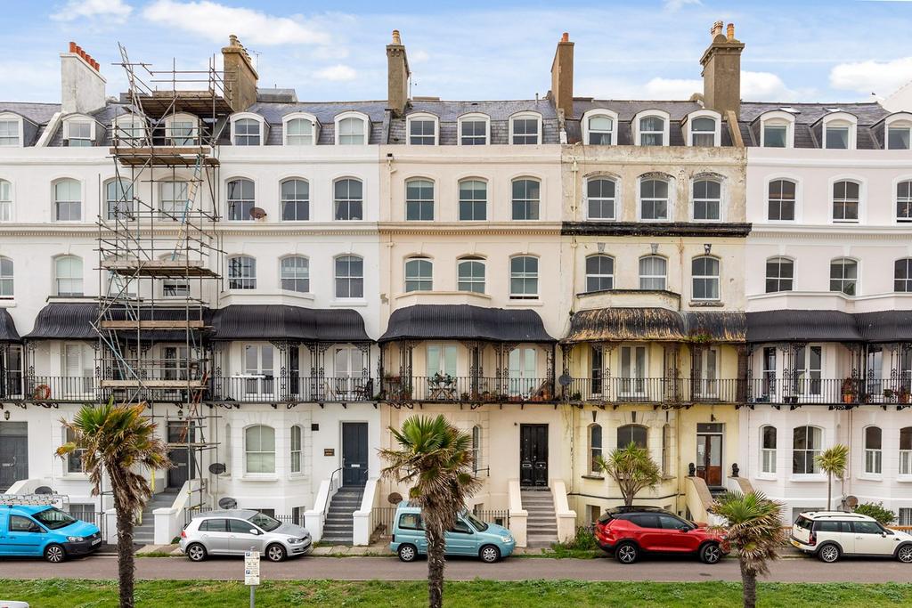 12 Marine Parade, Folkestone, Folkestone, CT20 2 bed flat £260,000