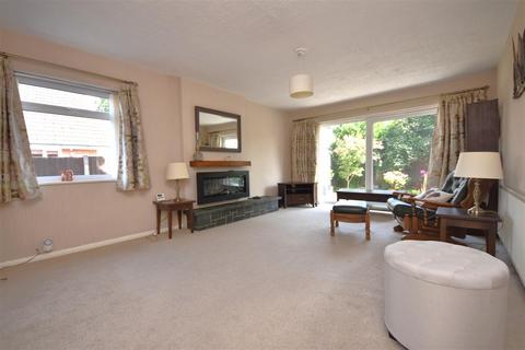 3 bedroom detached house for sale - Manor Close, Neston
