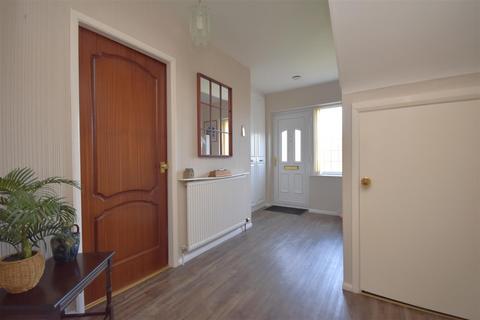 3 bedroom detached house for sale - Manor Close, Neston