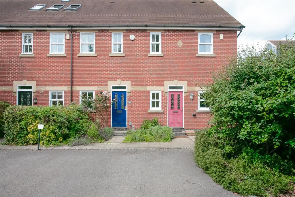 OXFORD WATERSIDE 3 bed end of terrace house £2,350 pcm (£542 pw)