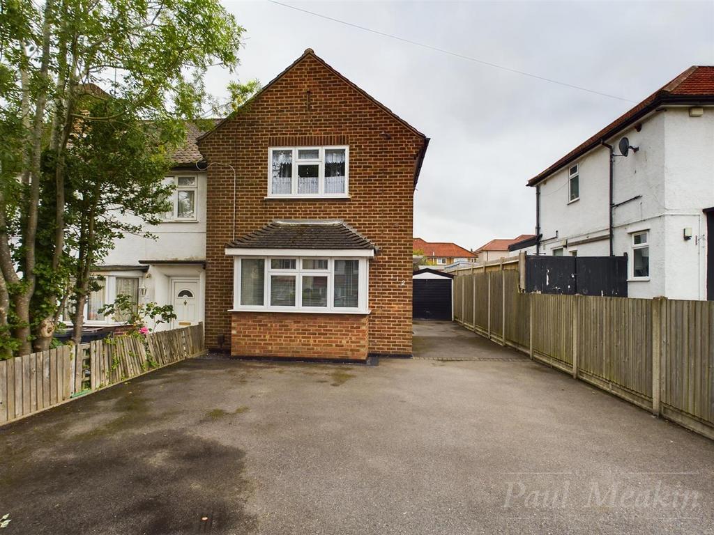 Wolsey Crescent, New Addington, Croydon 2 bed end of terrace house for