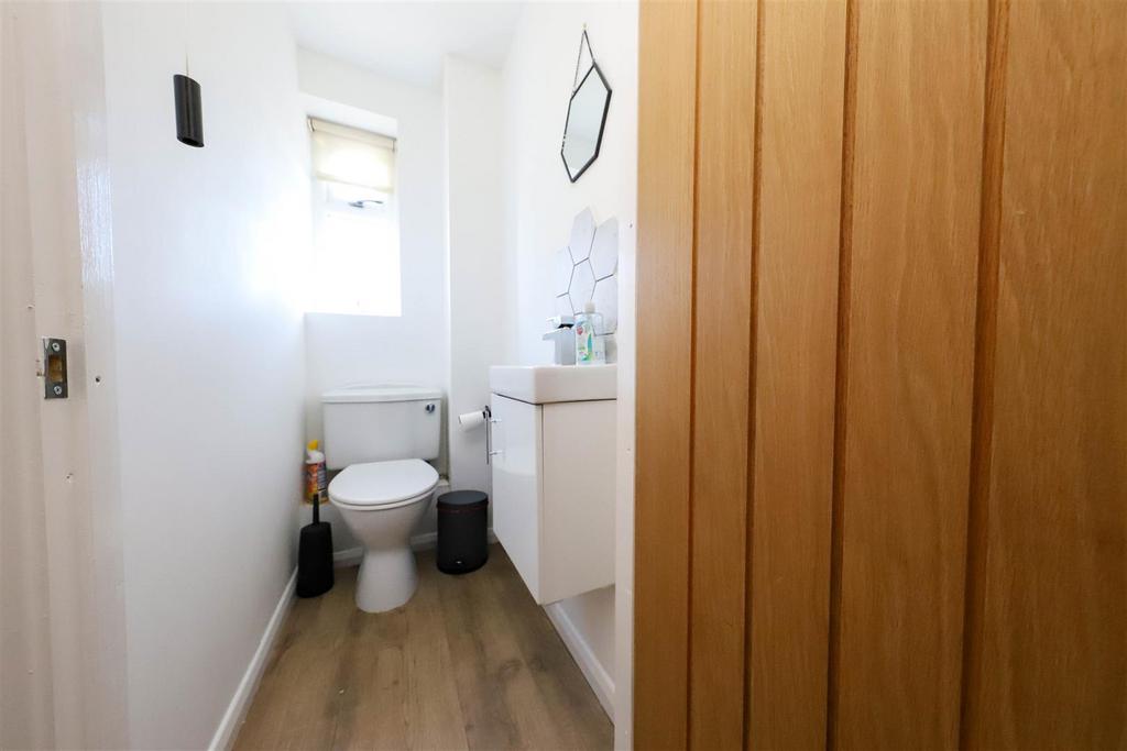 Nicholas james elder close wc.jpg