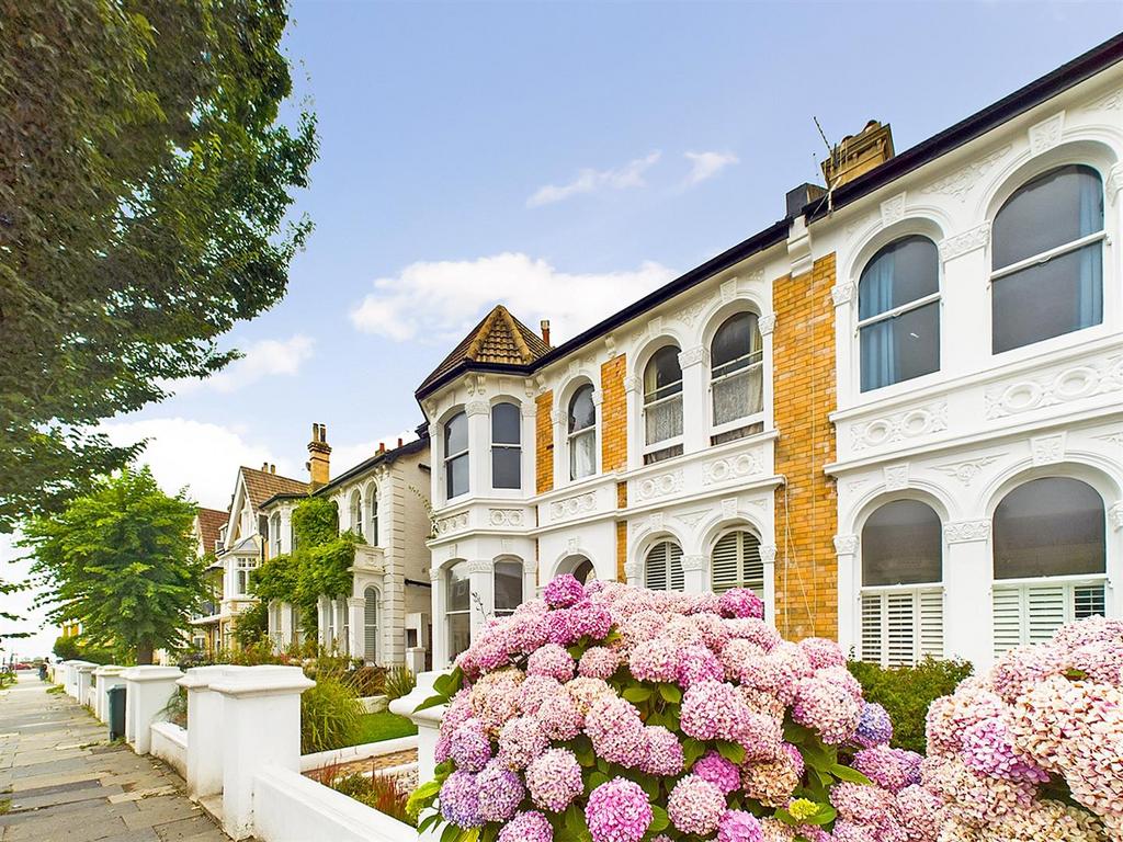 Sackville Gardens, Hove 1 bed property for sale £250,000