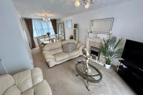 2 bedroom flat for sale - Burrows Chase, Waltham Abbey