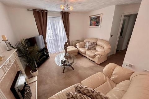 2 bedroom flat for sale - Burrows Chase, Waltham Abbey