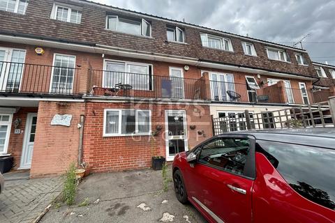 3 bedroom townhouse for sale - Marle Gardens, Waltham Abbey