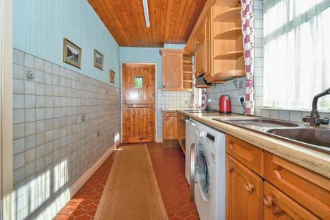 2 Ackworth Crescent, Yeadon, Leeds, LS19 7BT