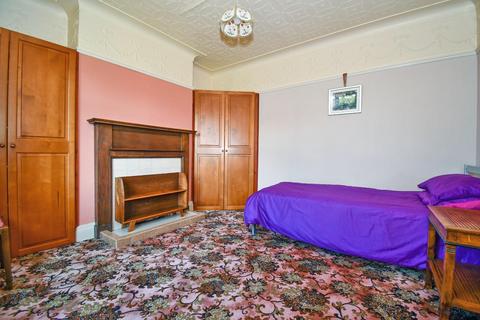 2 Ackworth Crescent, Yeadon, Leeds, LS19 7BT