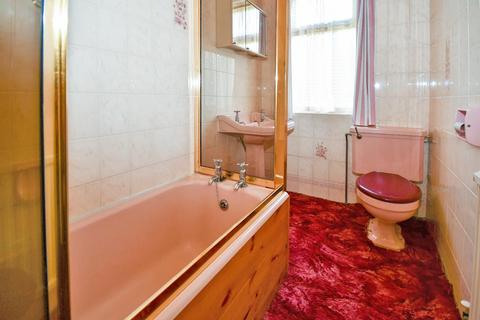 2 Ackworth Crescent, Yeadon, Leeds, LS19 7BT