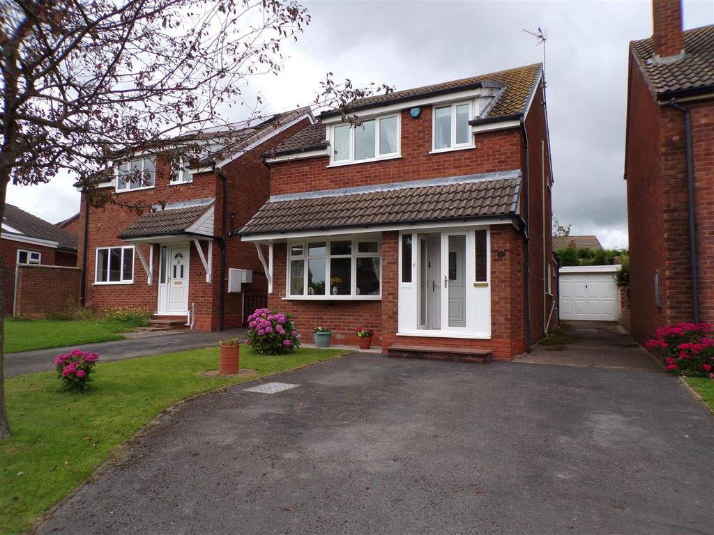 Ridge Way, Hixon, Stafford 3 bed detached house for sale £275,000