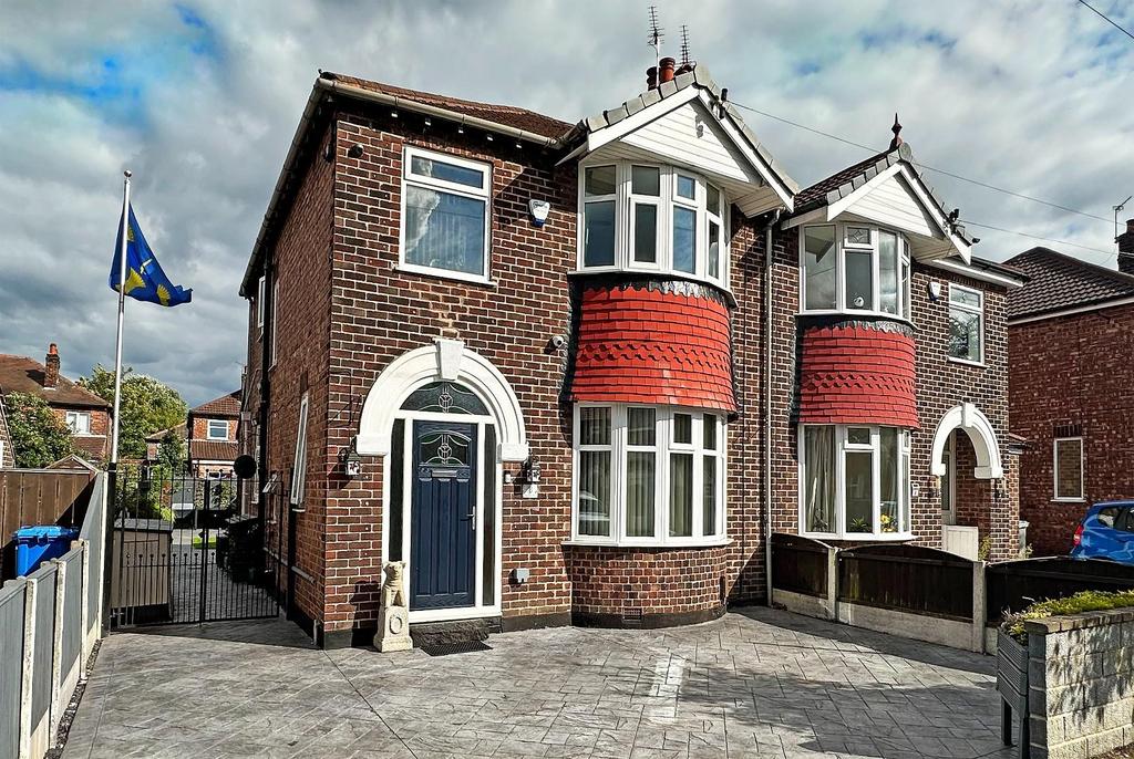 Windsor Drive, Timperley 3 bed semidetached house for sale £475,000