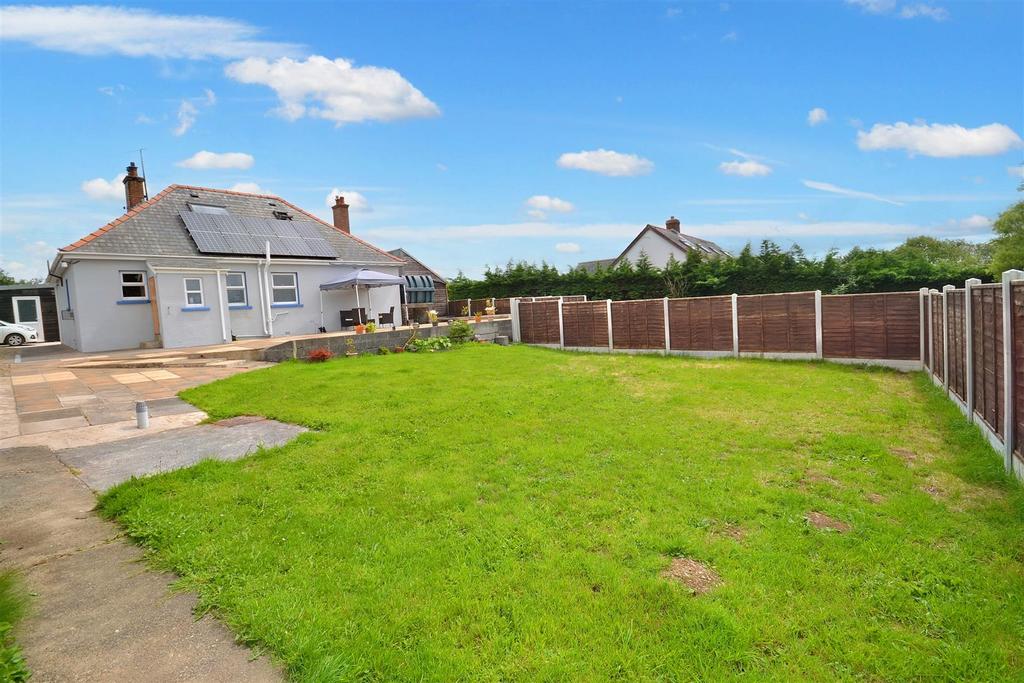 Llandissilio, Clynderwen 2 bed detached bungalow £285,000