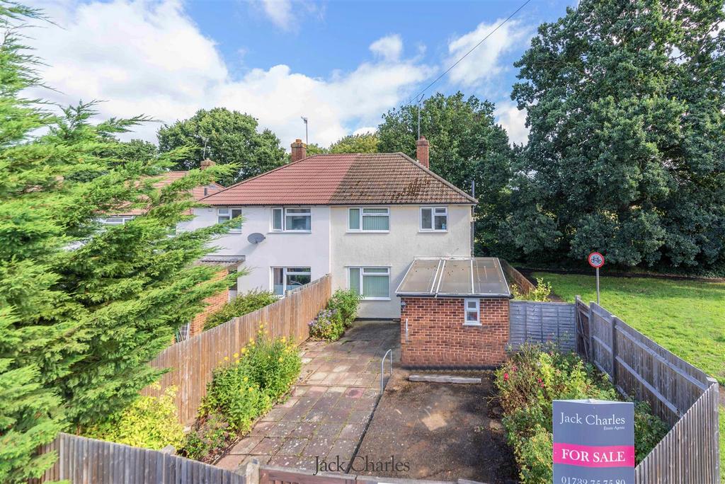 Rembrandt Close, Tonbridge 2 bed semidetached house £300,000