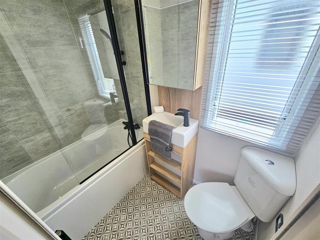 En suite bathroom