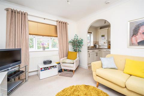 10 Cygnet Court, Wombourne, Wolverhampton, WV5 0NN