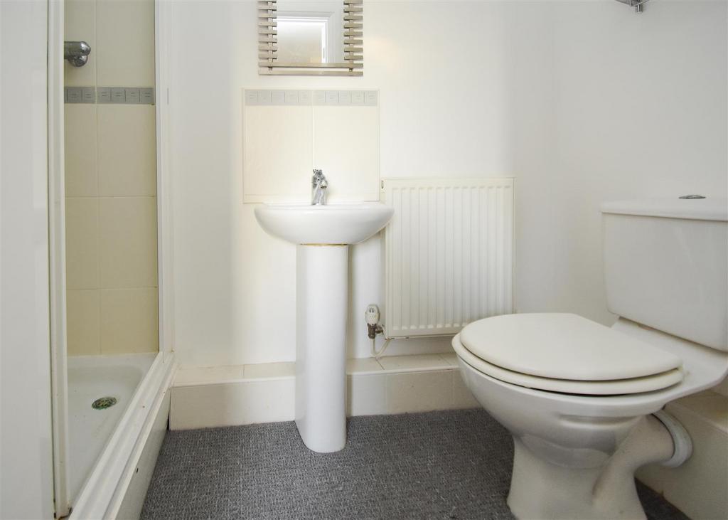 4 Magnolia Court   En Suite.jpg