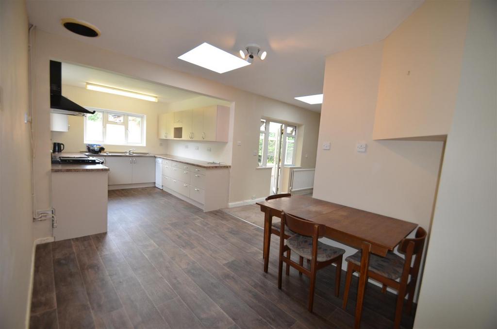 Shefford Road, Meppershall, Shefford 3 bed detached bungalow to rent