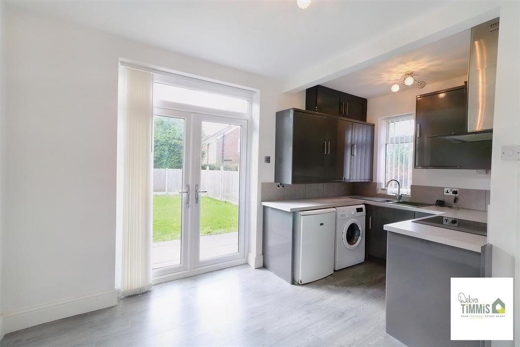 Barry Avenue, Bucknall, StokeOnTrent 2 bed townhouse for sale £150,000