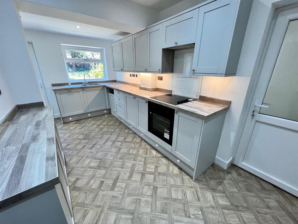 Westminster Road, Wordsley, DY8 5EA 3 bed semidetached house £1,150