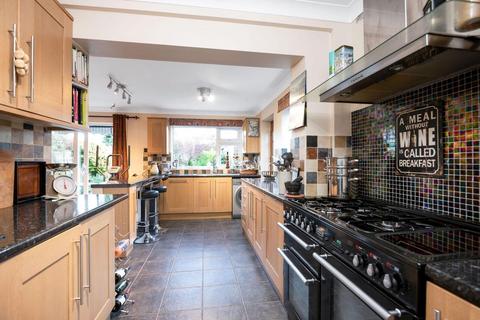 17 Long Walk, Istead Rise, Gravesend, DA13 9HH