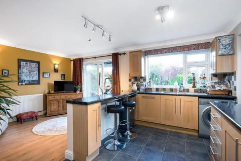 17 Long Walk, Istead Rise, Gravesend, DA13 9HH