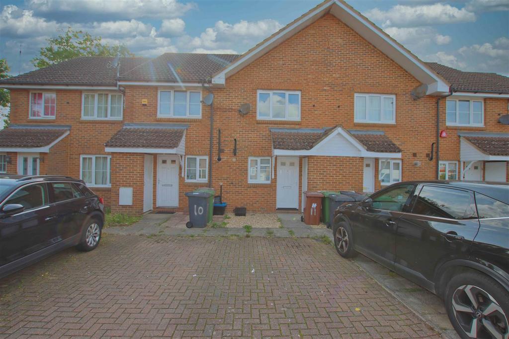 Dunster Court, Borehamwood 2 bed terraced house £1,700 pcm (£392 pw)