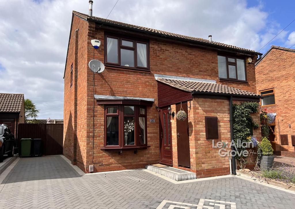 Willetts Drive, Halesowen 2 bed semidetached house for sale £215,000