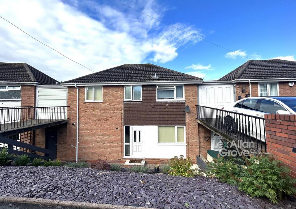 Long Innage, Halesowen 3 bed link detached house £270,000