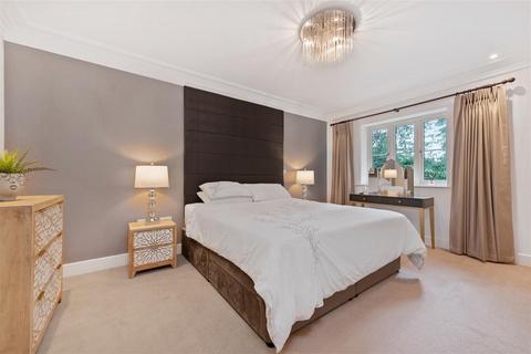4 bedroom detached house for sale, Queensbury Gardens, Ascot